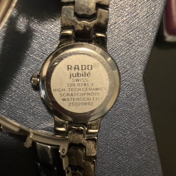 RADO JUBILE SWISS MADE WOMENS WATCH WITH 4 Diamonds - Picture 2 of 2